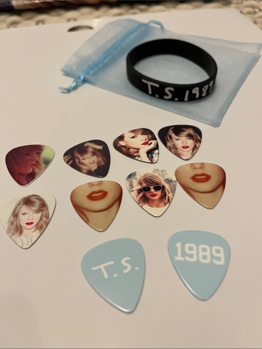 Taylor Swift Light Blue & Black 1989 Guitar Pick and Bracelet Set